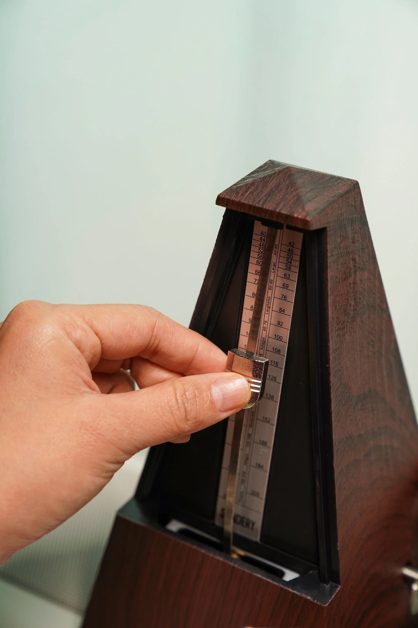 Sondery Classic Mechanical Metronome with Bell for Piano Guitar Drum Violin Saxophone All Instruments, Tempo Range 40-208bpm, Beats 02346, Black Wood Grain ABS Case with Comfortable Click Sound Sondery Music